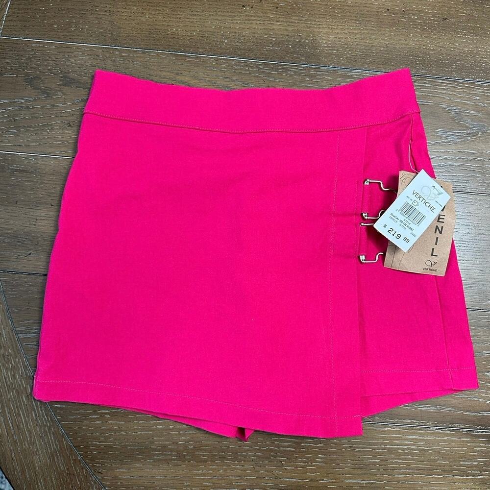 NWT Vertiche Vibrant Hot Pink Wrap Mini Skort Clip-Ring Hardware Sz M Stretch